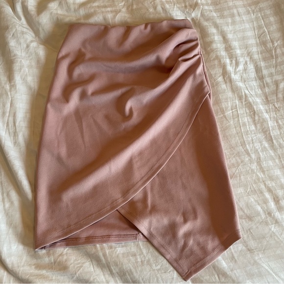 BNWT Skirt - Picture 2 of 2